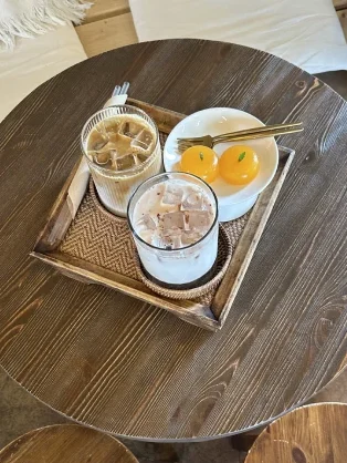 coffee break at Cafe Gyulkkot Darak, Jeju Island, South Korea