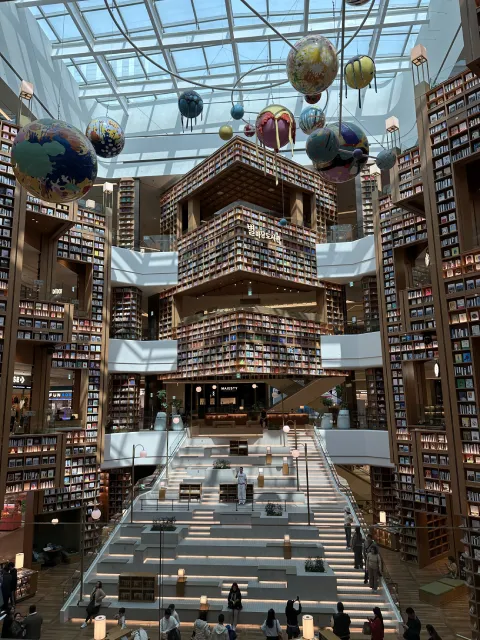 Starfield Library Suwon, Suwon, South Korea