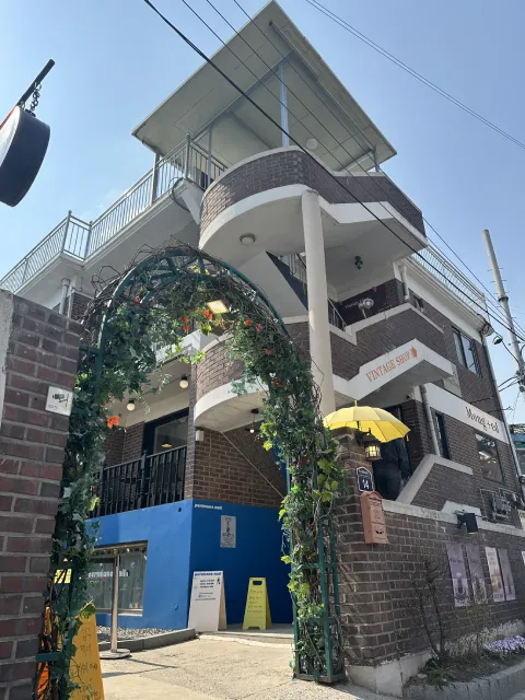 Lovely Runner shooting location, Mong Ted Café, Suwon, South Korea
