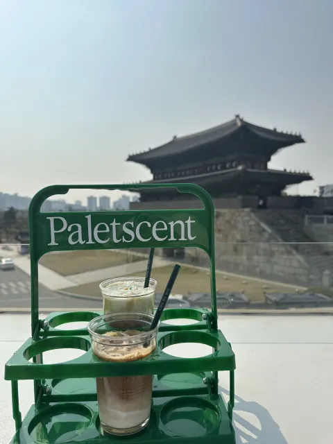 coffee break at Paletscent Café, Suwon, South Korea