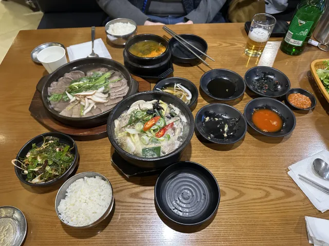 bulgogi and suyuk at Jinwoorin Haejang, Busan, South Korea